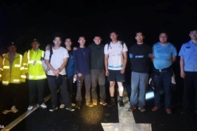 六名驴友被困深山，两省三地警民联手救援终脱困