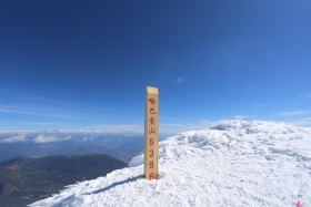 56岁登山者滑坠遇难，香格里拉巴哈雪山紧急封山
