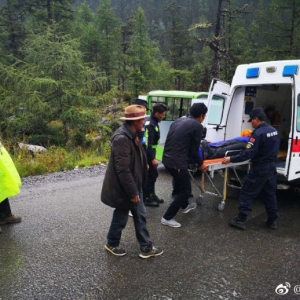 驴友违规穿越稻城亚丁景区，一人高反死亡!