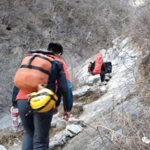 又有驴友在箭扣长城事故高发处坠崖