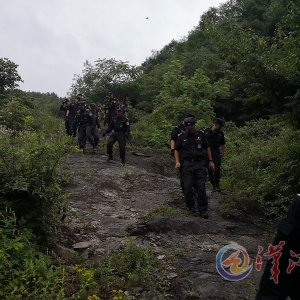 14名“驴友”山中失联22小时 警方全力搜寻将他们带回