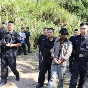 驴友发现悬赏20万通缉的命案逃犯